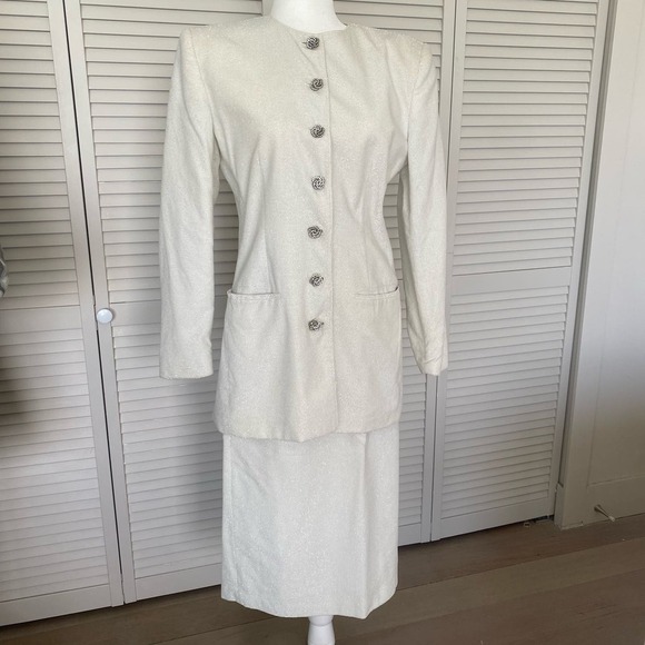 Guy Laroche French Vintage Suit jacket and Skirt in SIZE 40eu White